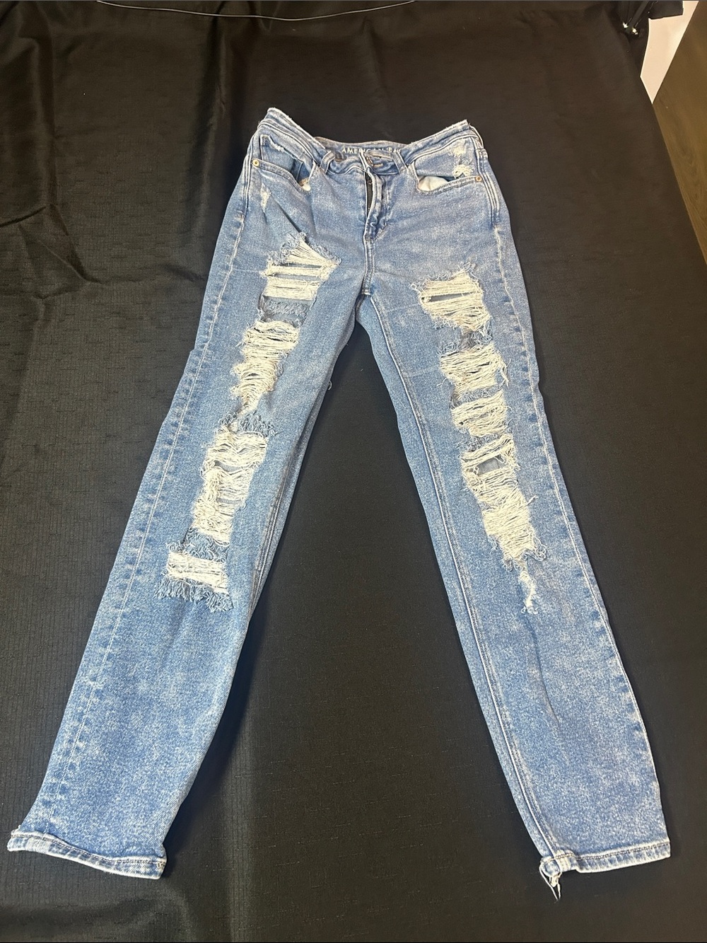 American Eagle Outfitters Light Blue Ripped Boyfriend Jeans